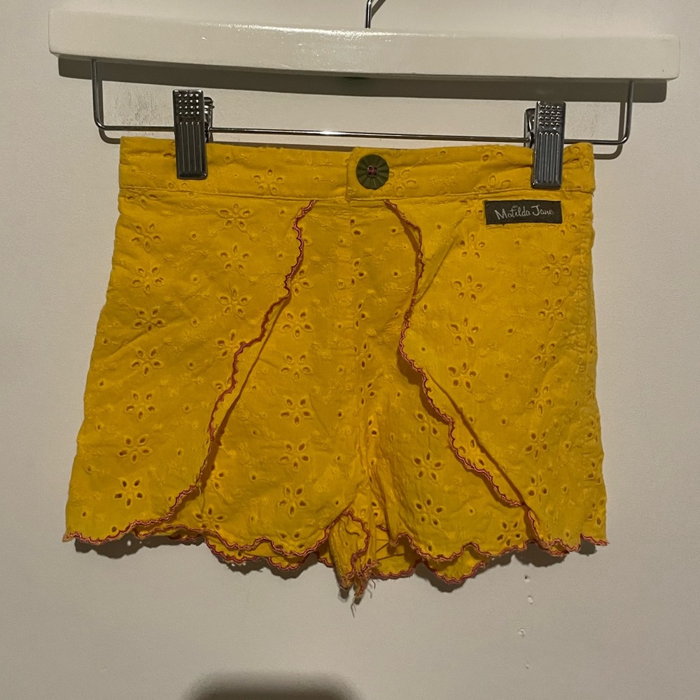 Matilda Jane‎ Goldenrod Ruffle Shorts - size 6